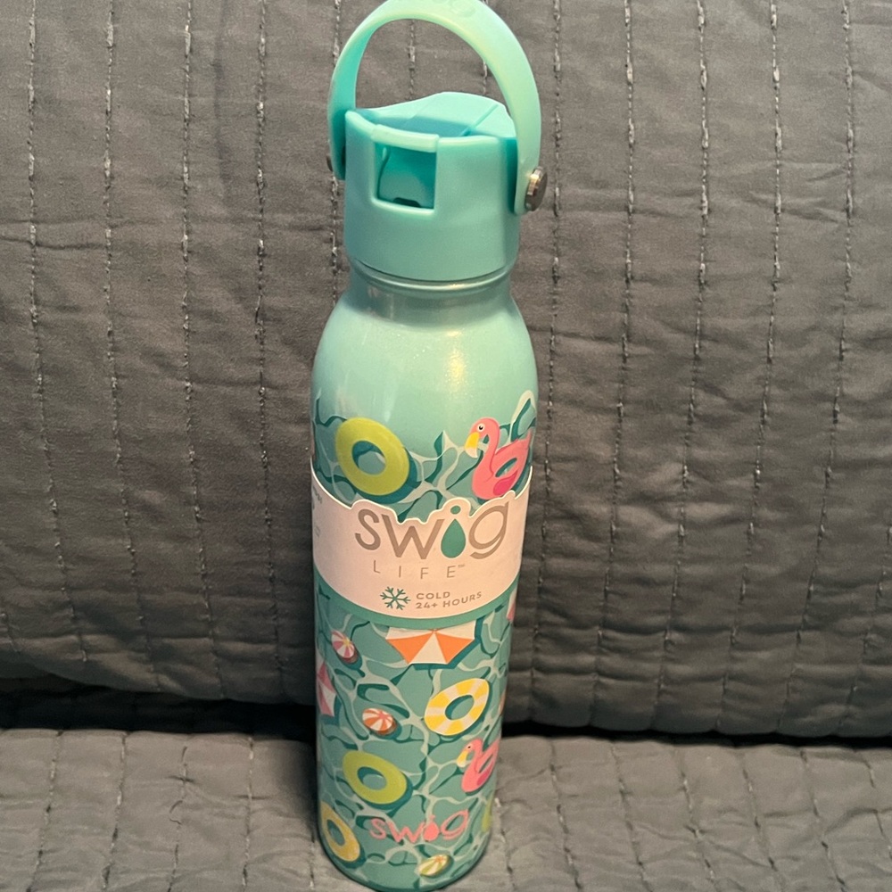 Swig Life water bottle